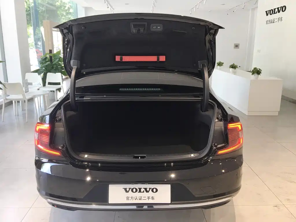VOLVO S90 2022