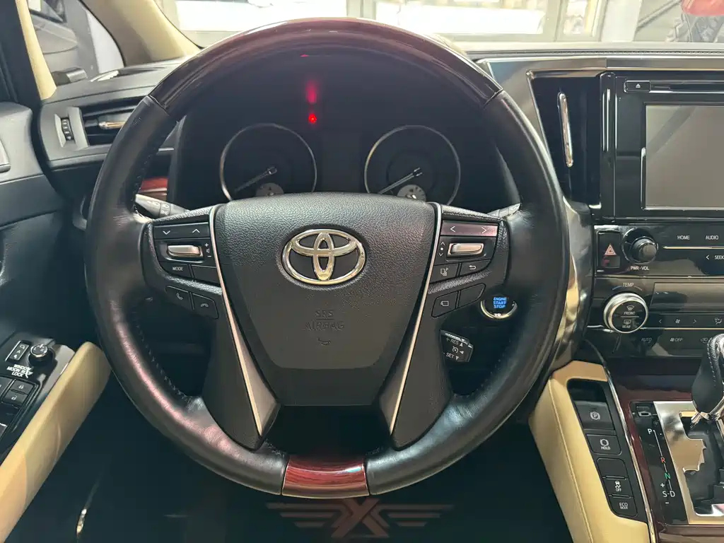 TOYOTA ALPHARD 2017