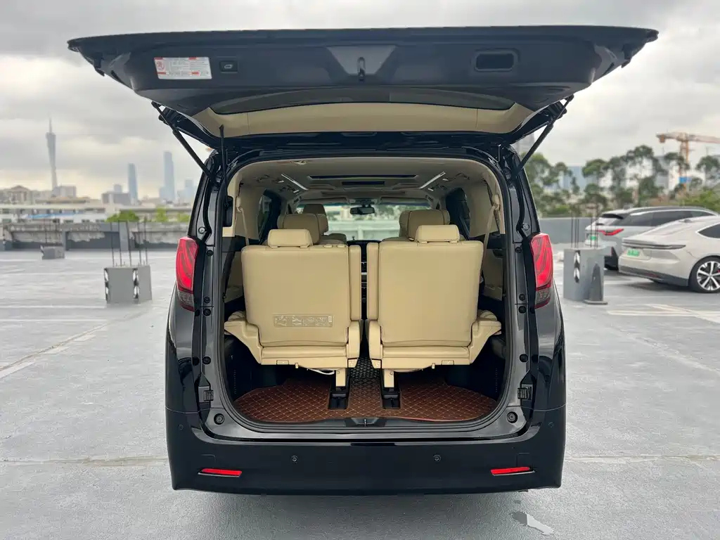 TOYOTA ALPHARD 2017