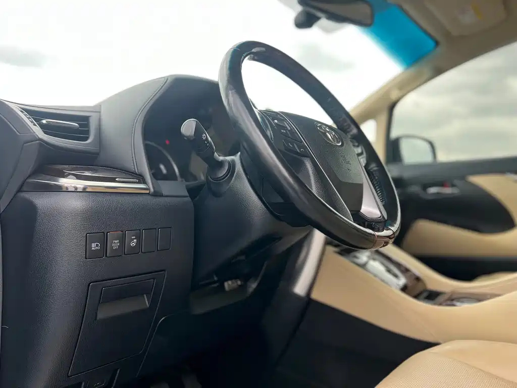 TOYOTA ALPHARD 2017