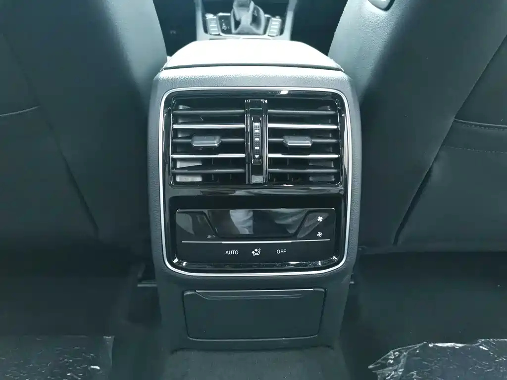VOLKSWAGEN MAGOTAN 2024