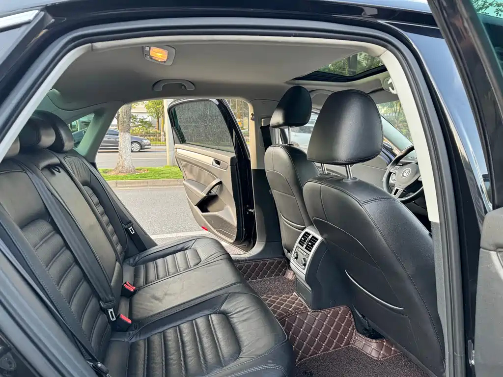 VOLKSWAGEN PASSAT 2014