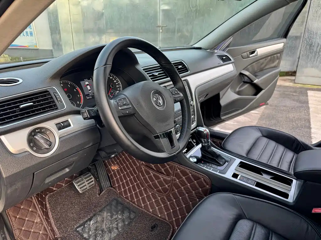 VOLKSWAGEN PASSAT 2014