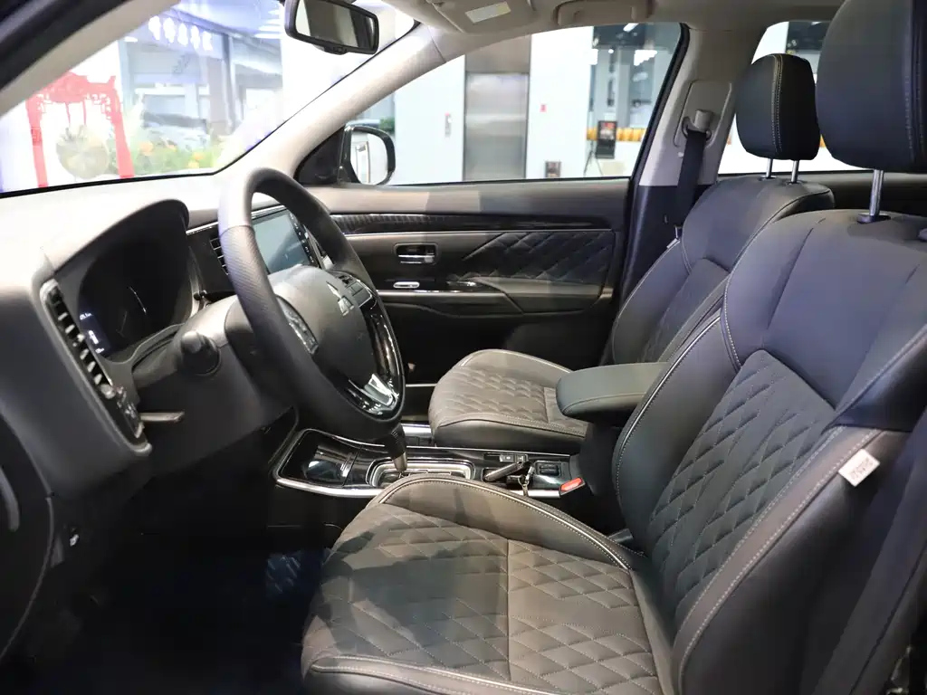 MITSUBISHI OUTLANDER 2023