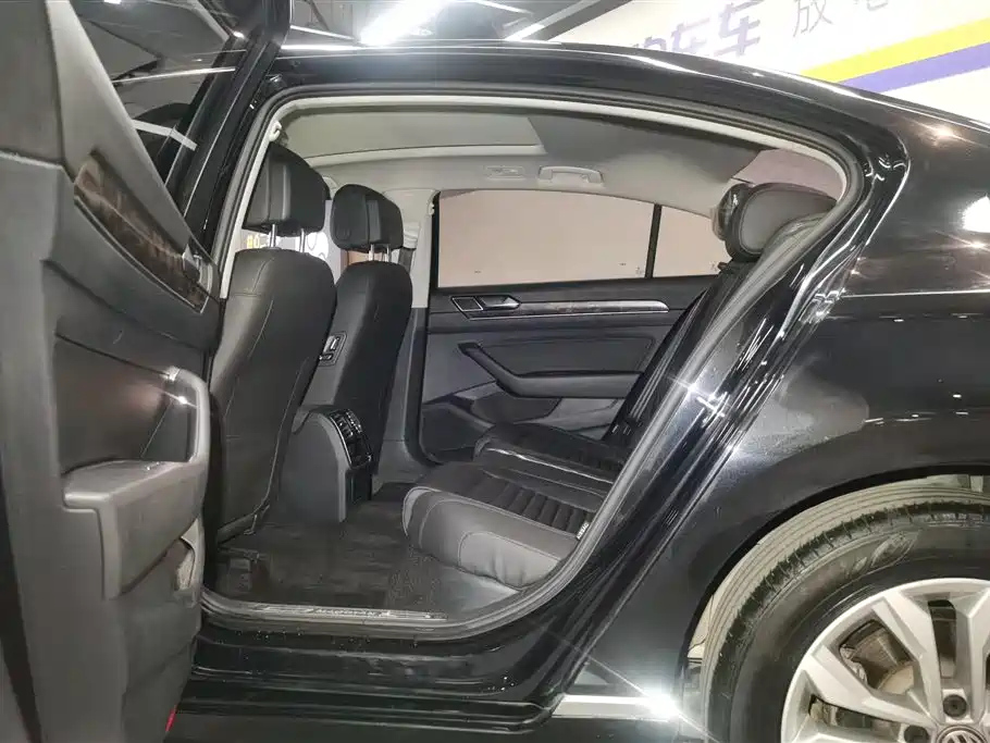 VOLKSWAGEN MAGOTAN 2020