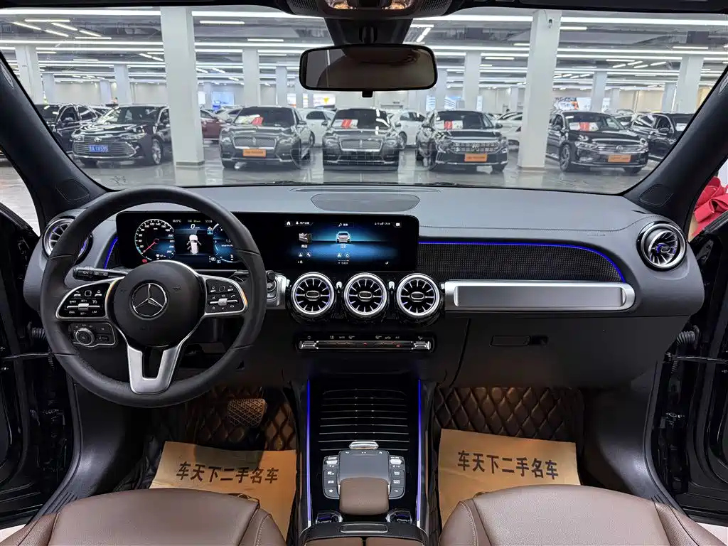 MERCEDES BENZ GLB 2023