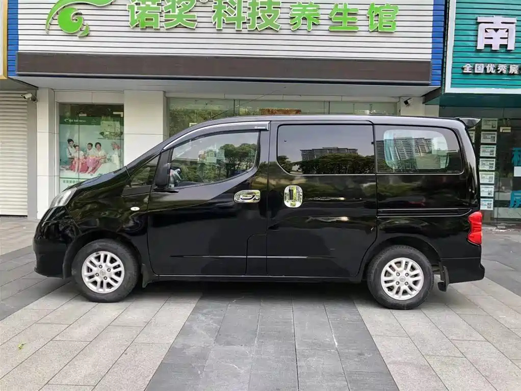 NISSAN NV200 2011