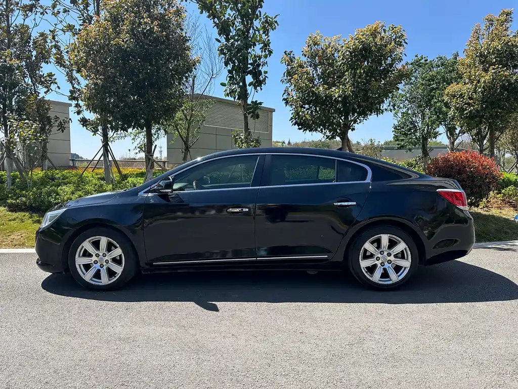 BUICK LACROSSE 2010