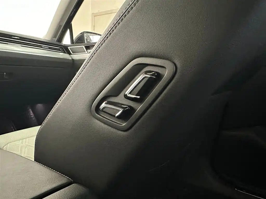 VOLKSWAGEN MAGOTAN 2023