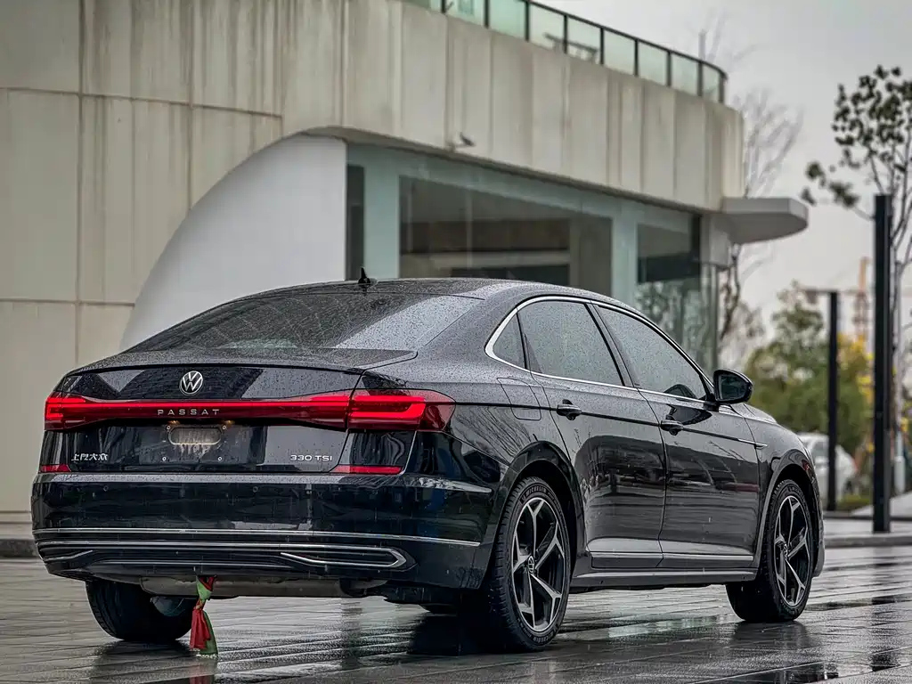 VOLKSWAGEN PASSAT 2023