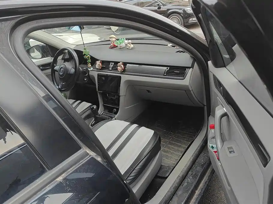VOLKSWAGEN BORA 2015