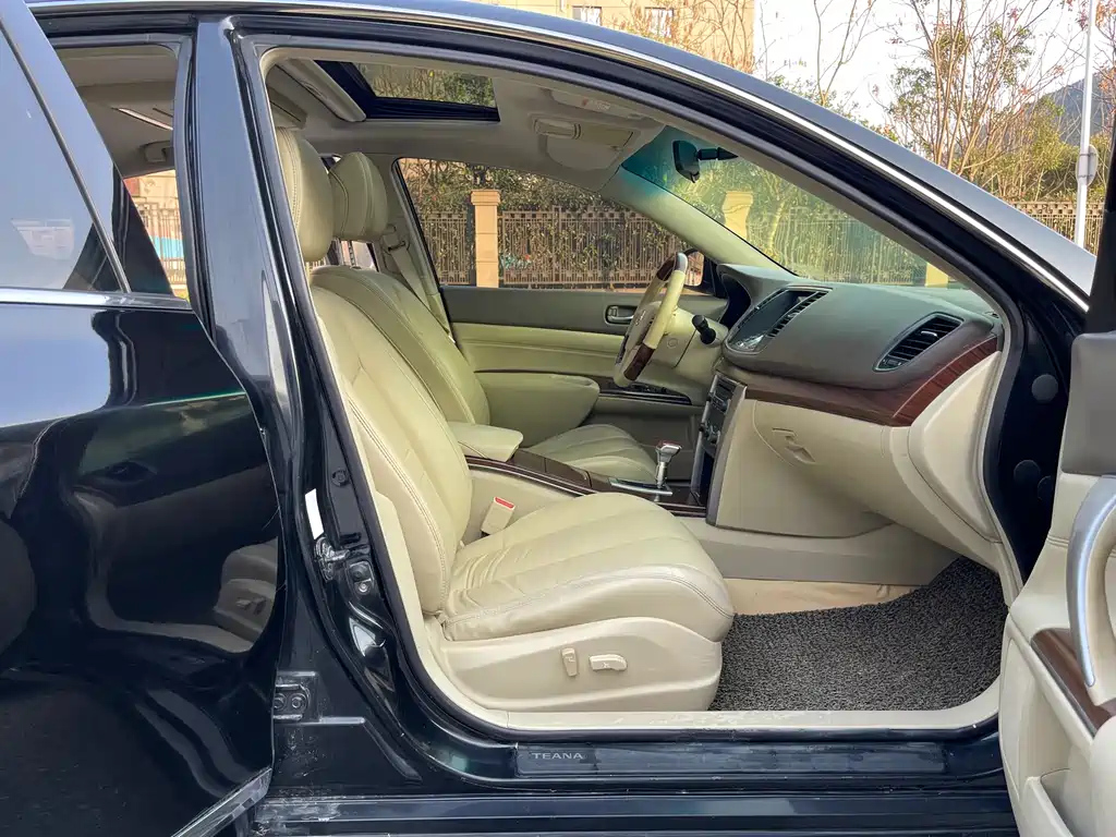 NISSAN TEANA 2009