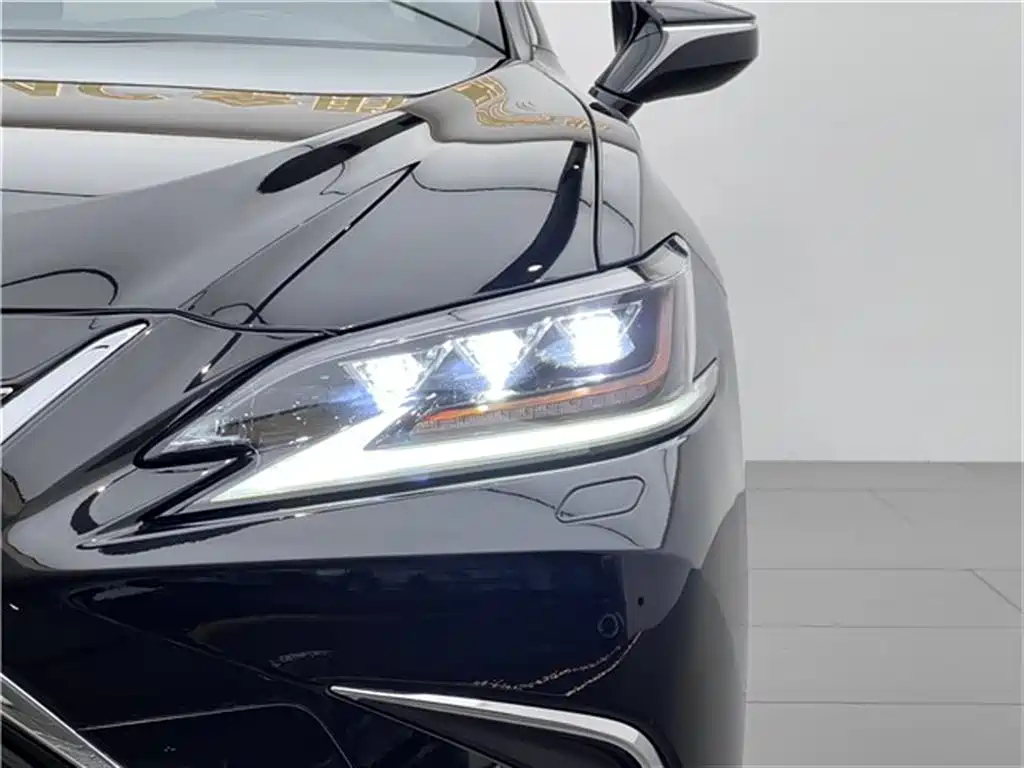 LEXUS ES 2021