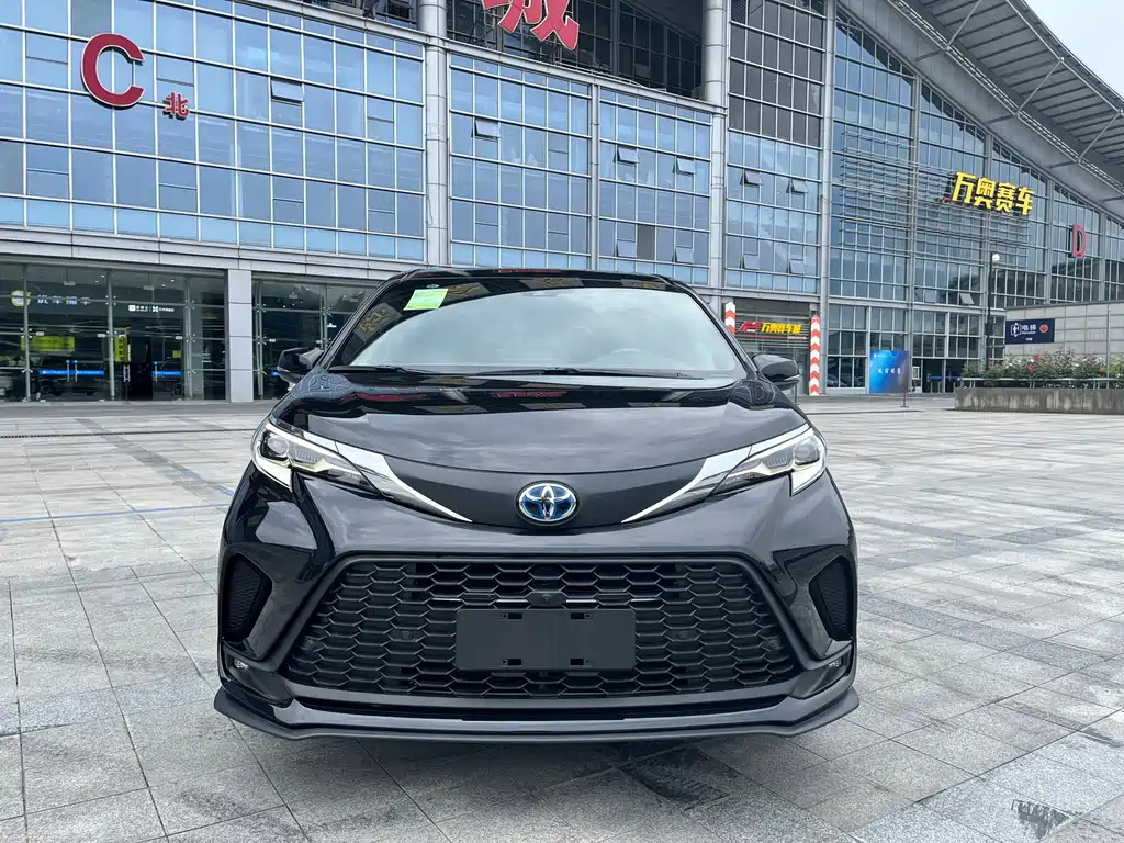 TOYOTA GRANVIA 2024