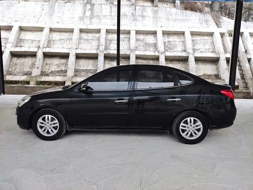 HYUNDAI CELESTA 2012