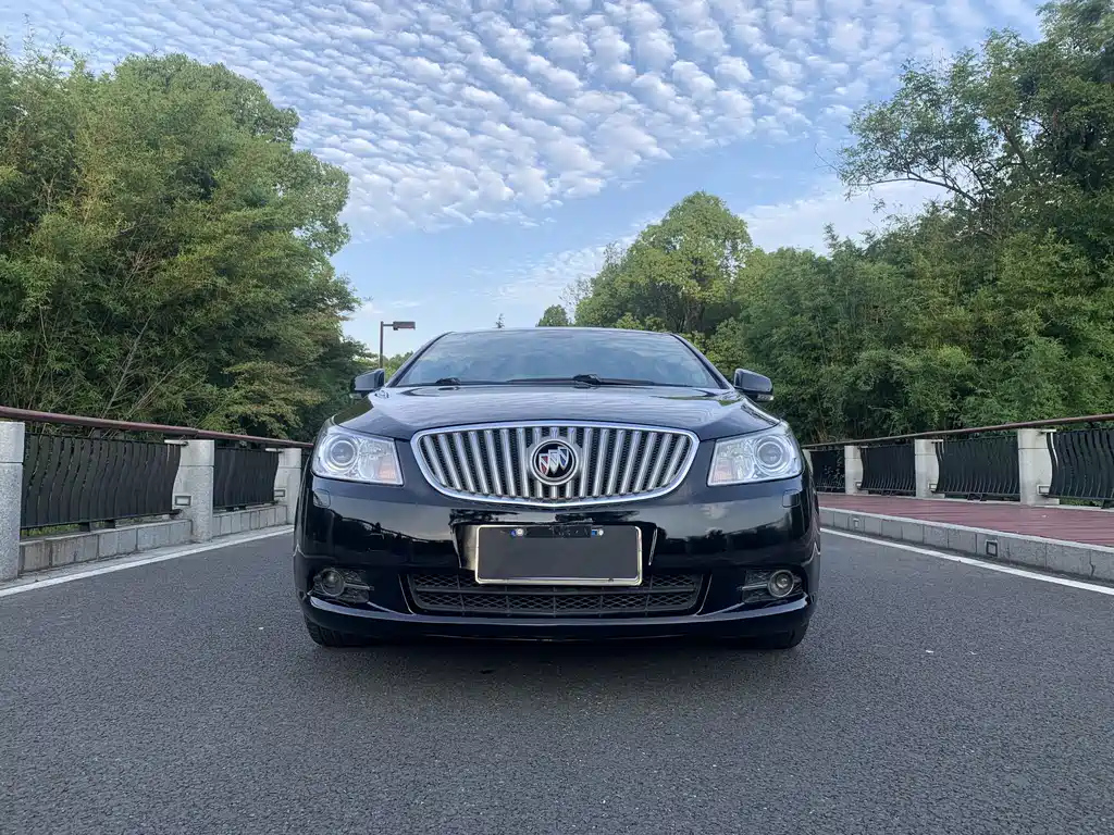 BUICK LACROSSE 2010