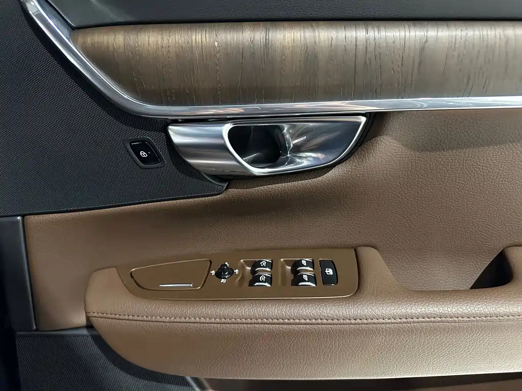 VOLVO S90 2021