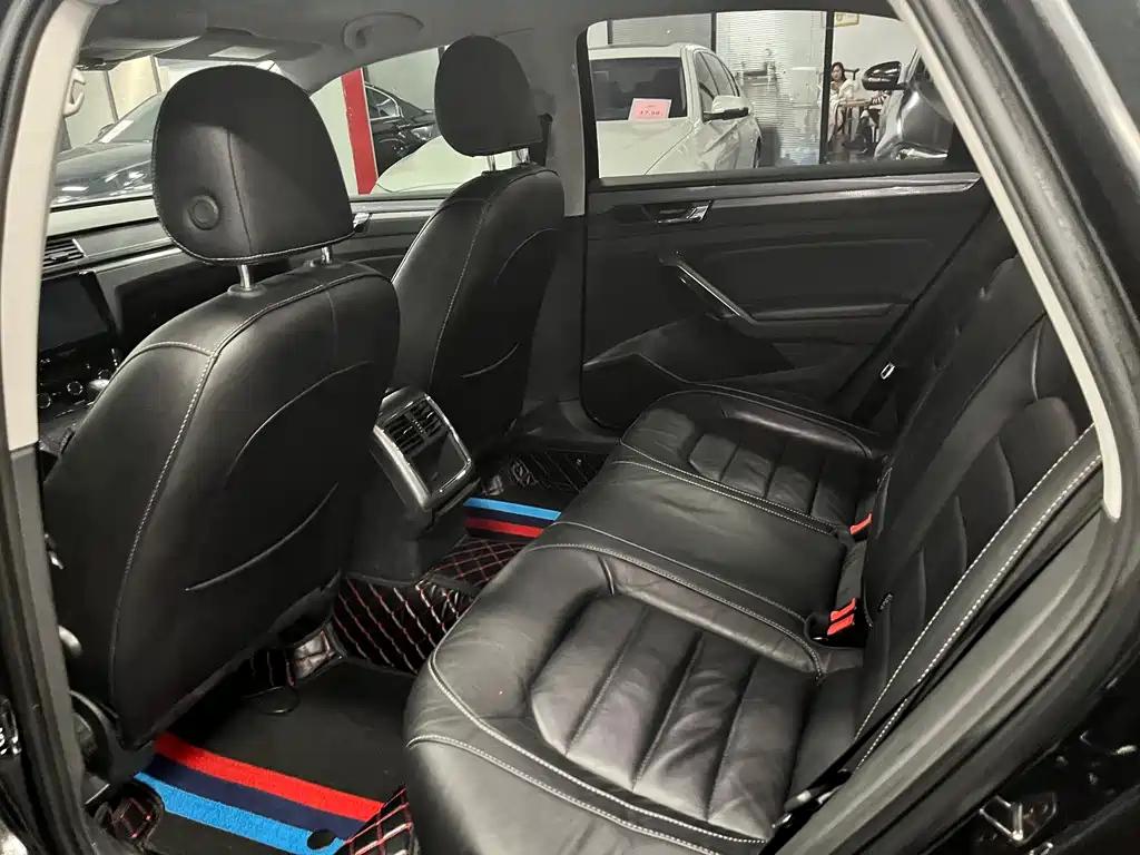 VOLKSWAGEN PASSAT 2018
