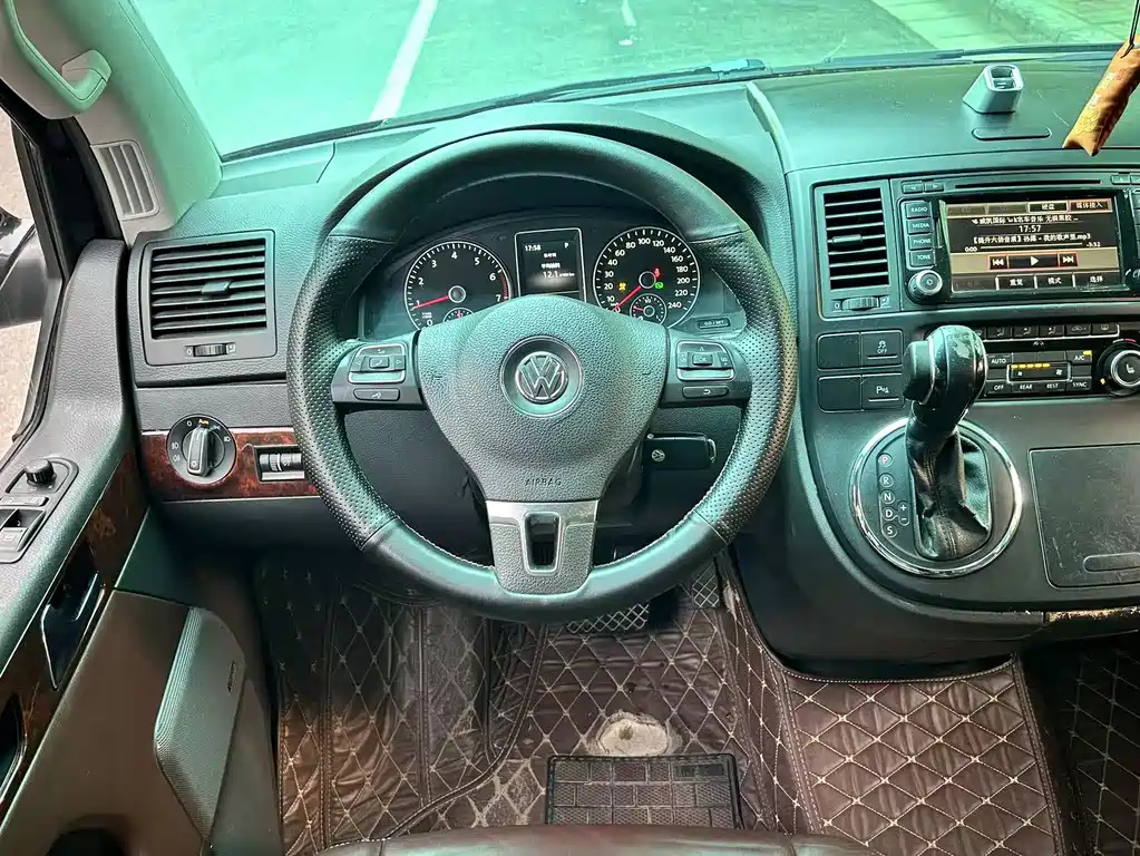VOLKSWAGEN MULTIVAN 2012