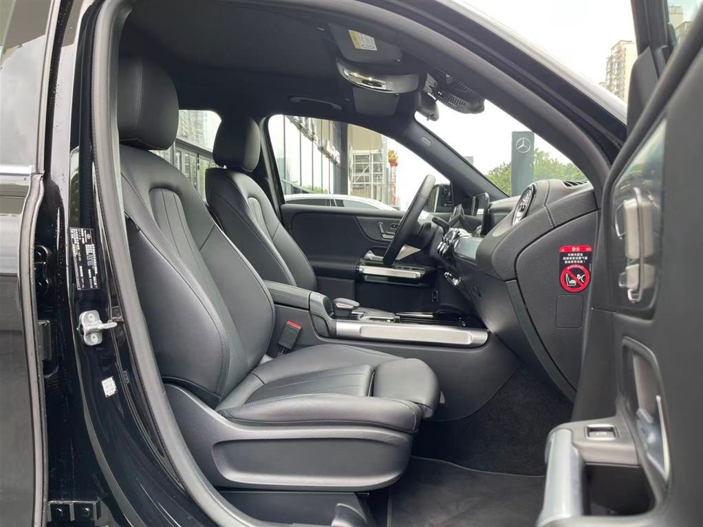 MERCEDES BENZ GLB 2024