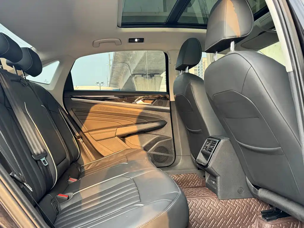 VOLKSWAGEN PASSAT 2022