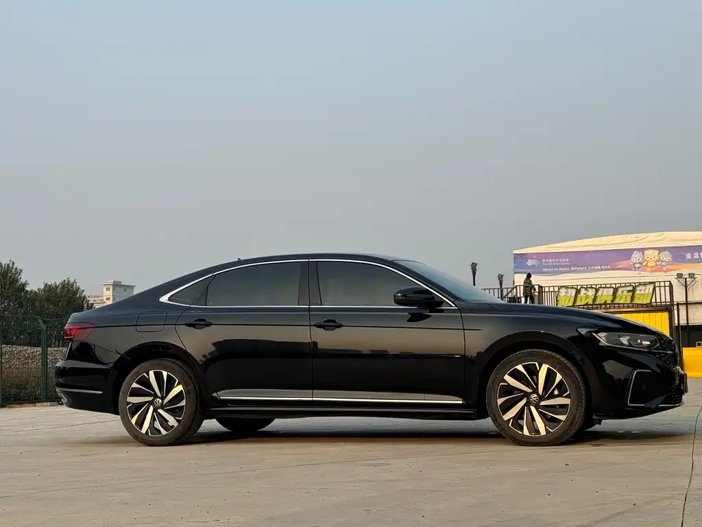 VOLKSWAGEN PASSAT 2022