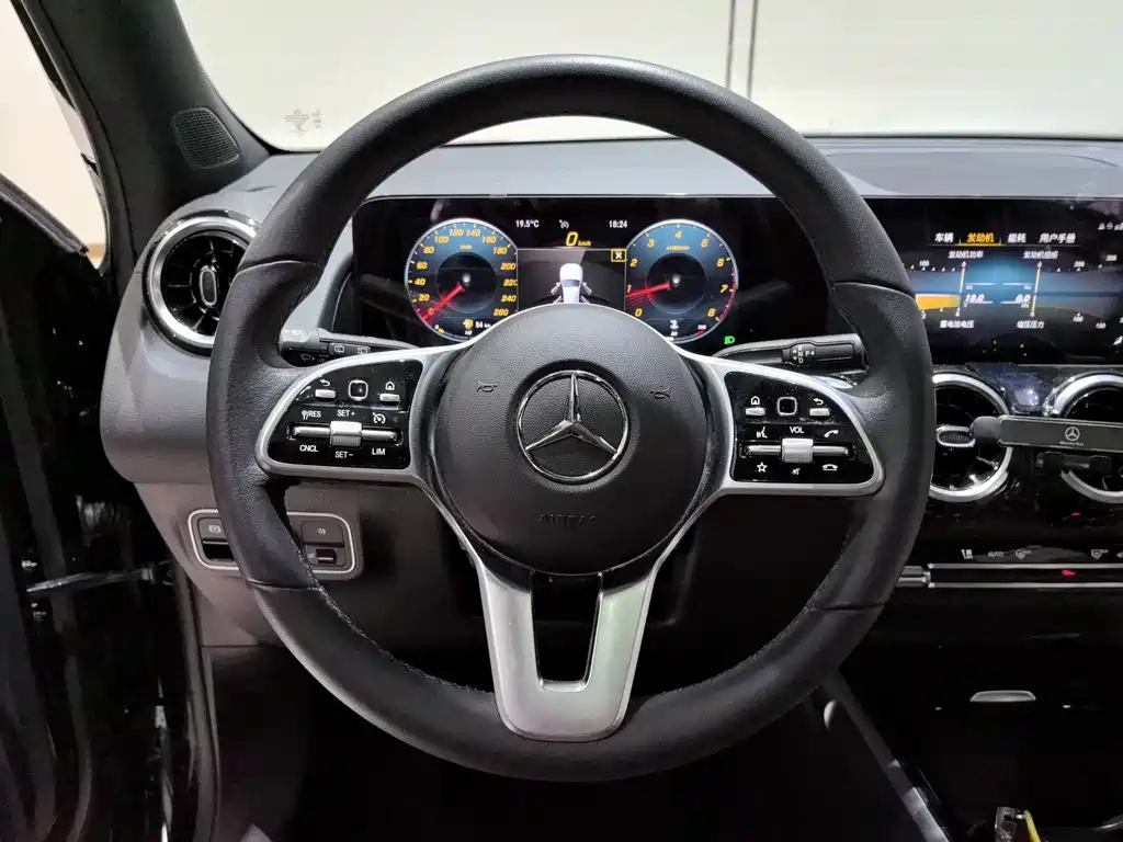 MERCEDES BENZ GLB 2023