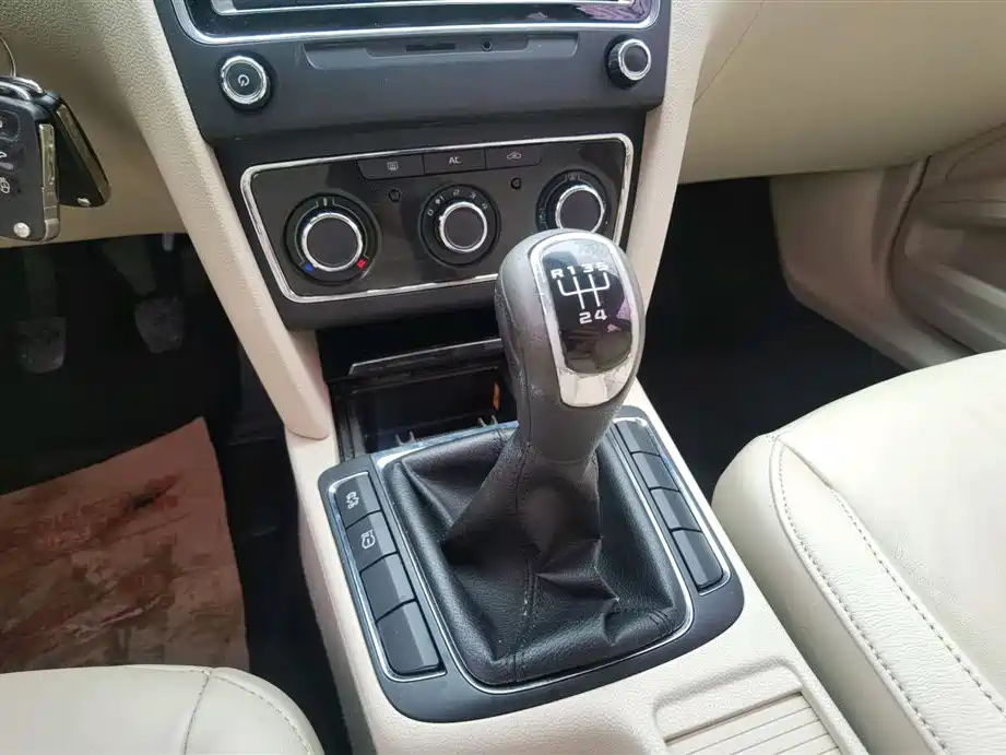 SKODA SUPERB 2013