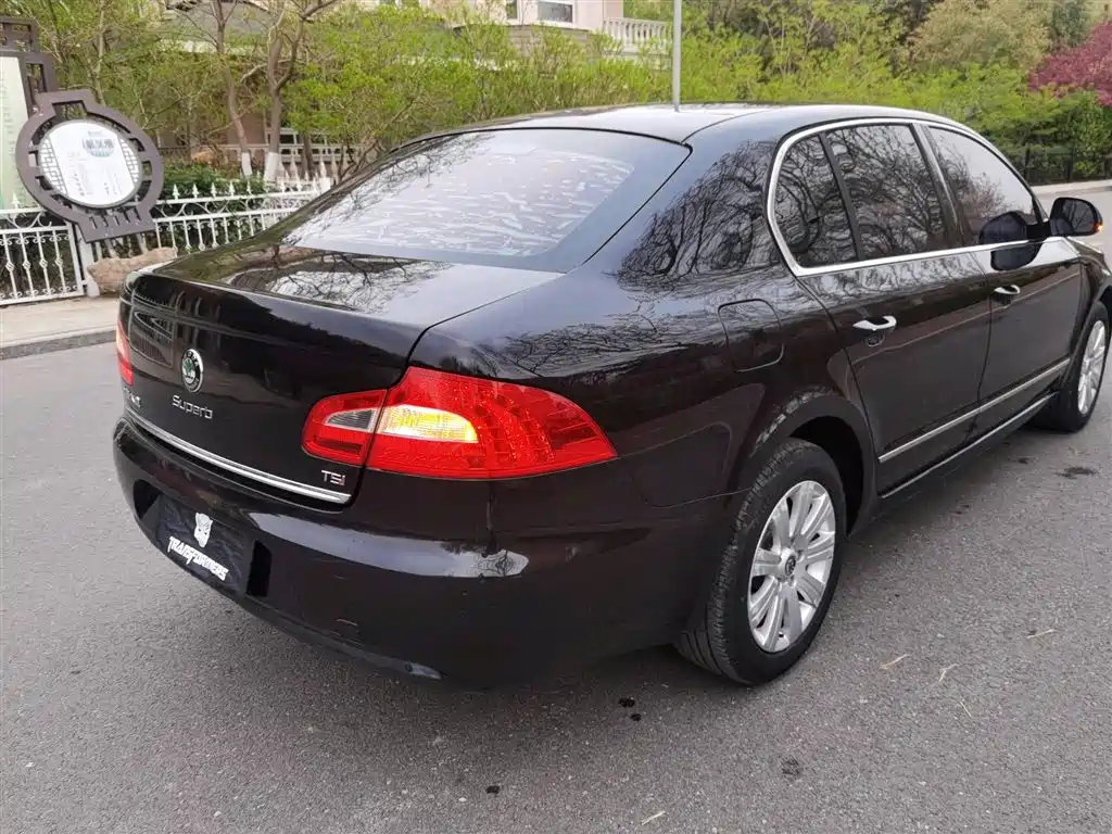 SKODA SUPERB 2013