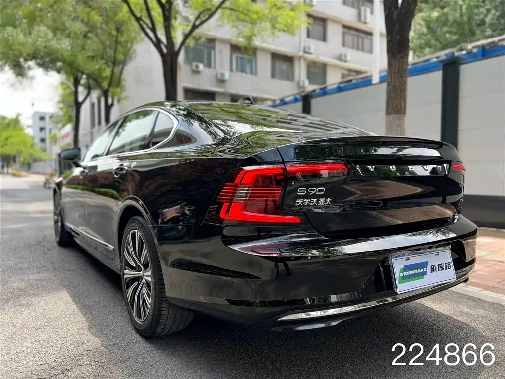 VOLVO S90 2021