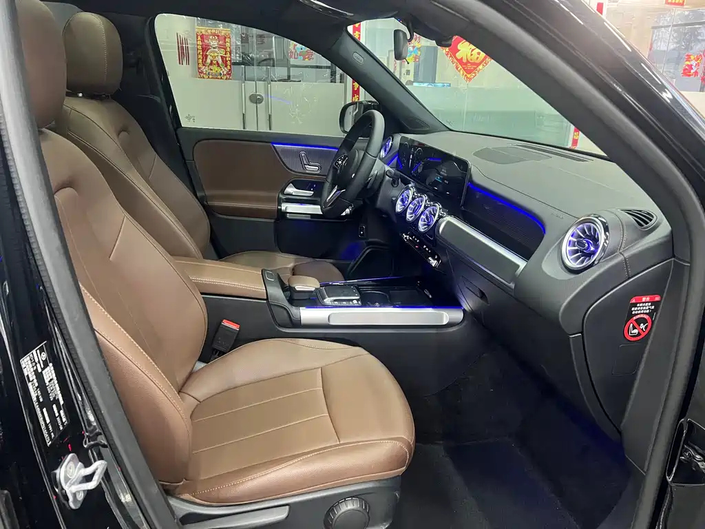 MERCEDES BENZ GLB 2023