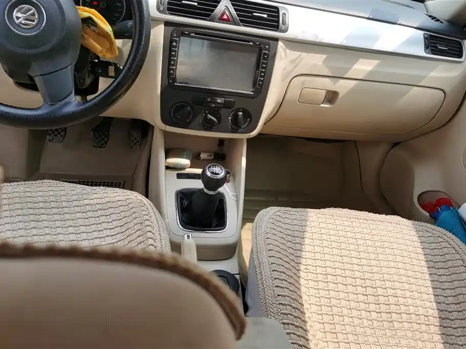 VOLKSWAGEN BORA 2012