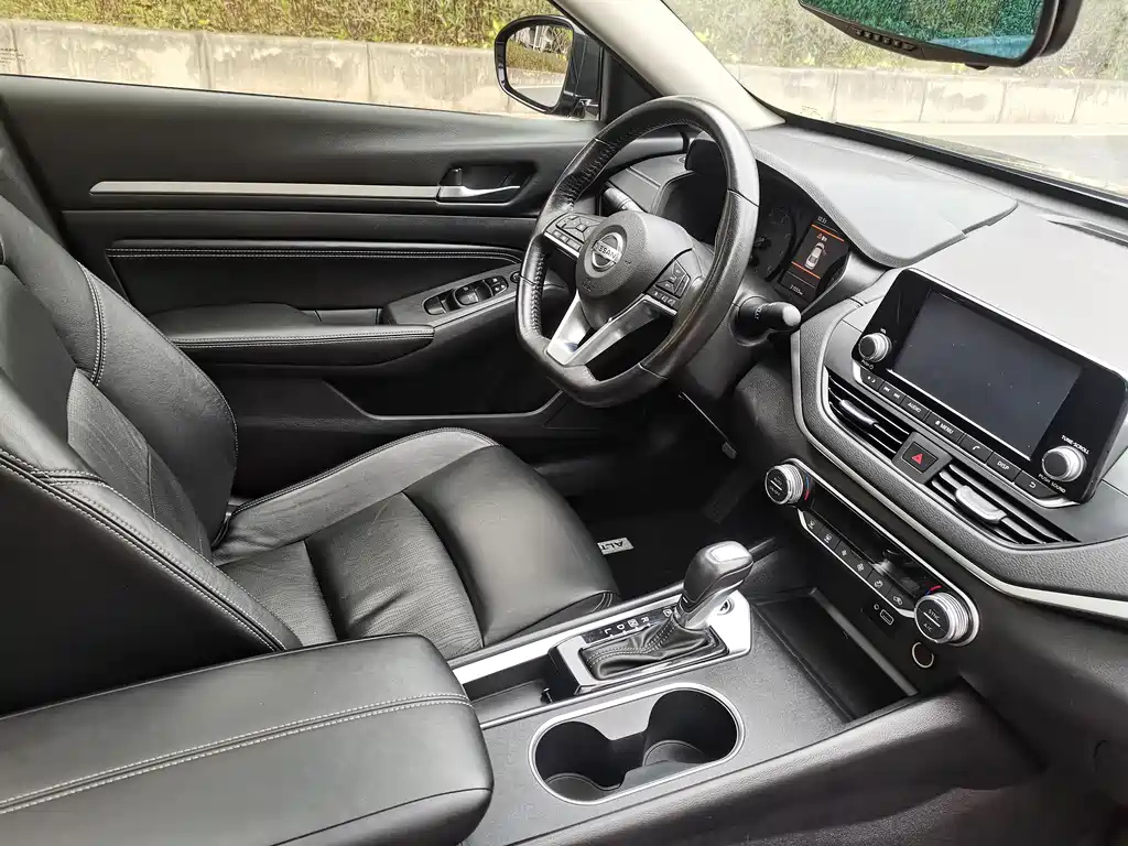 NISSAN TEANA 2019