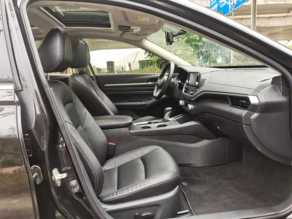 NISSAN TEANA 2019