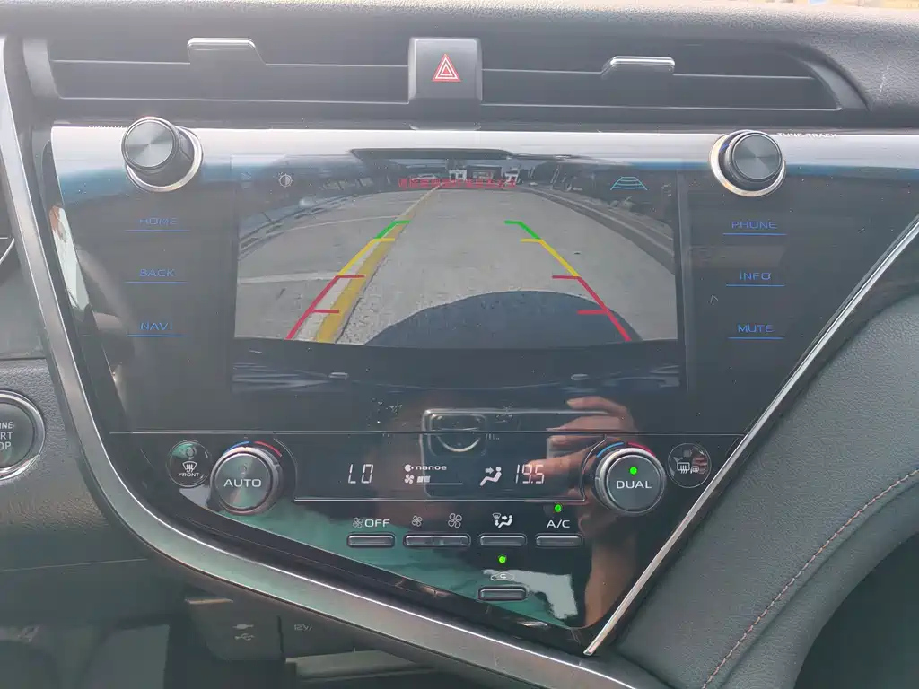 TOYOTA CAMRY 2019