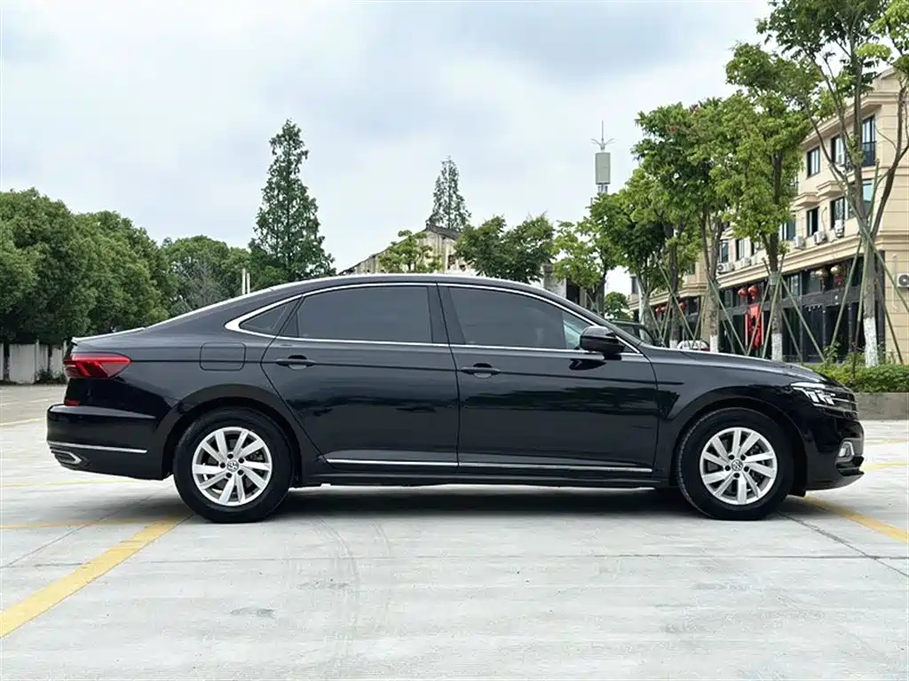 VOLKSWAGEN PASSAT 2020