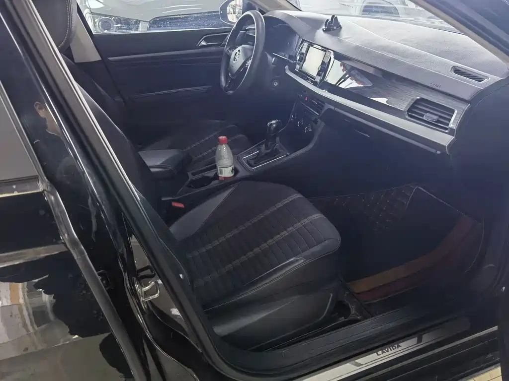VOLKSWAGEN LAVIDA 2020