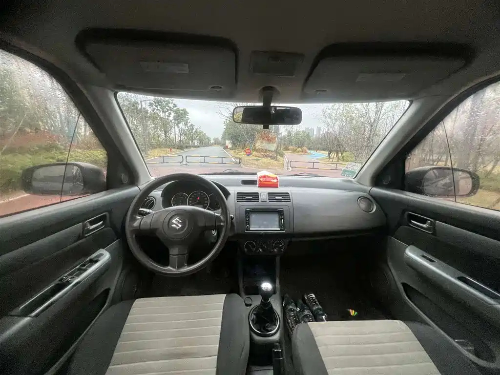 SUZUKI SWIFT 2013