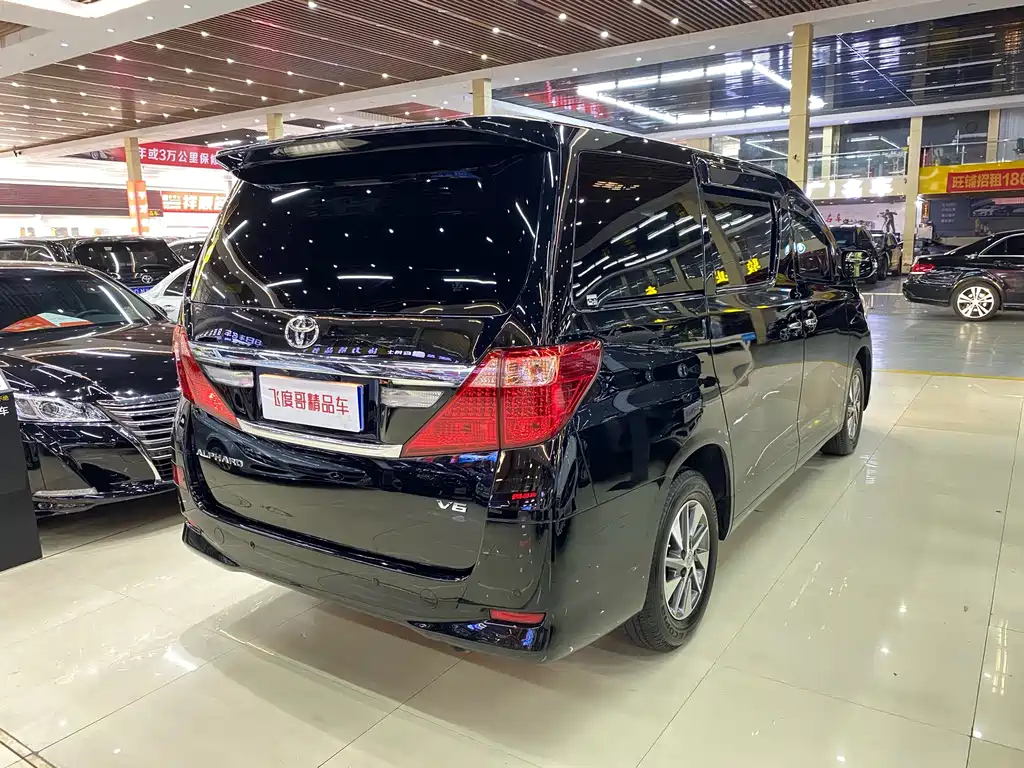 TOYOTA ALPHARD 2013