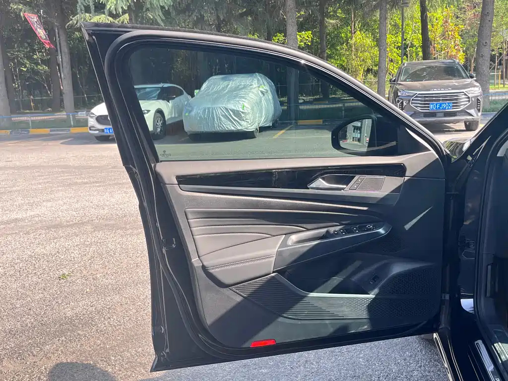 VOLKSWAGEN PASSAT 2023