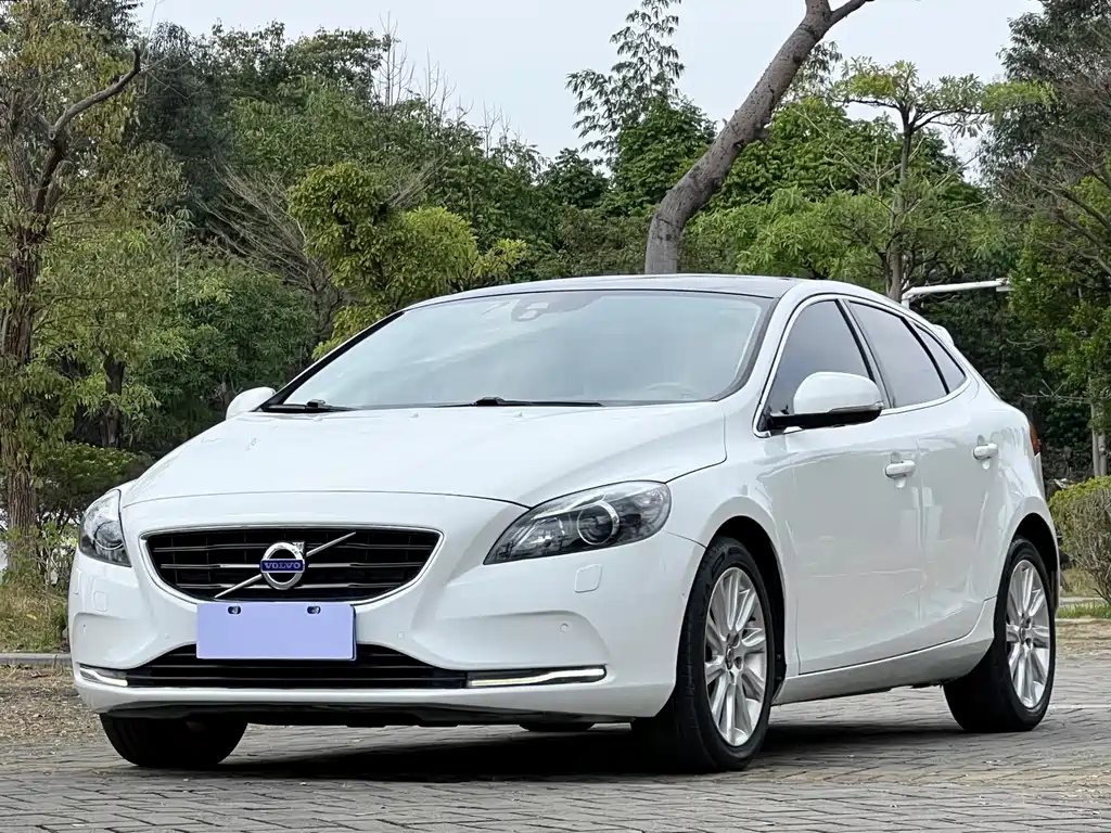 VOLVO V40 2013