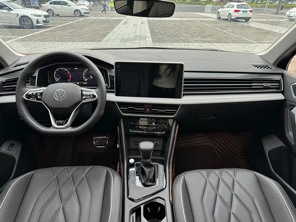 VOLKSWAGEN TIGUAN L 2023