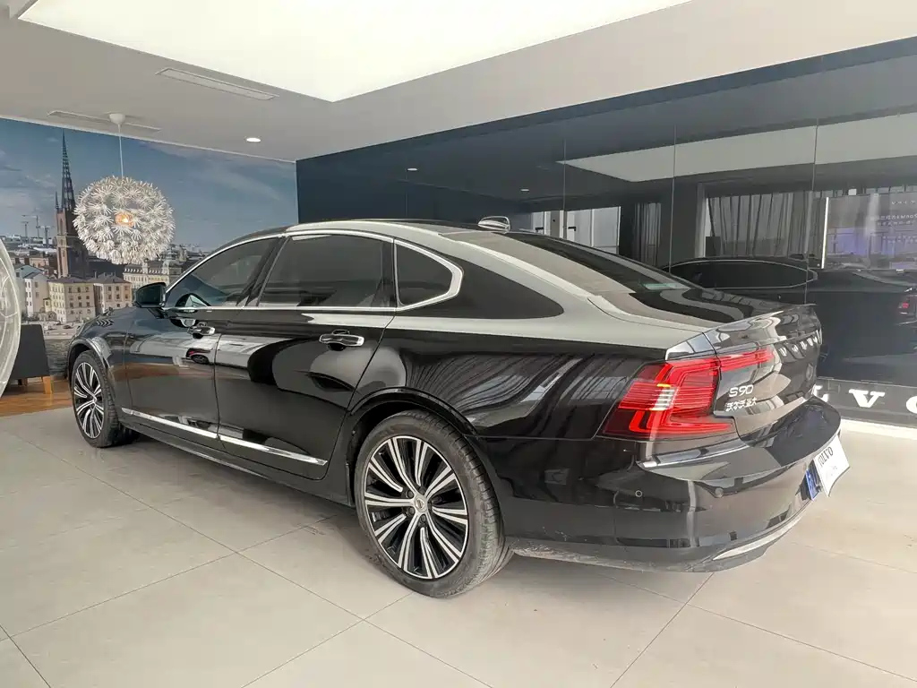 VOLVO S90 2022
