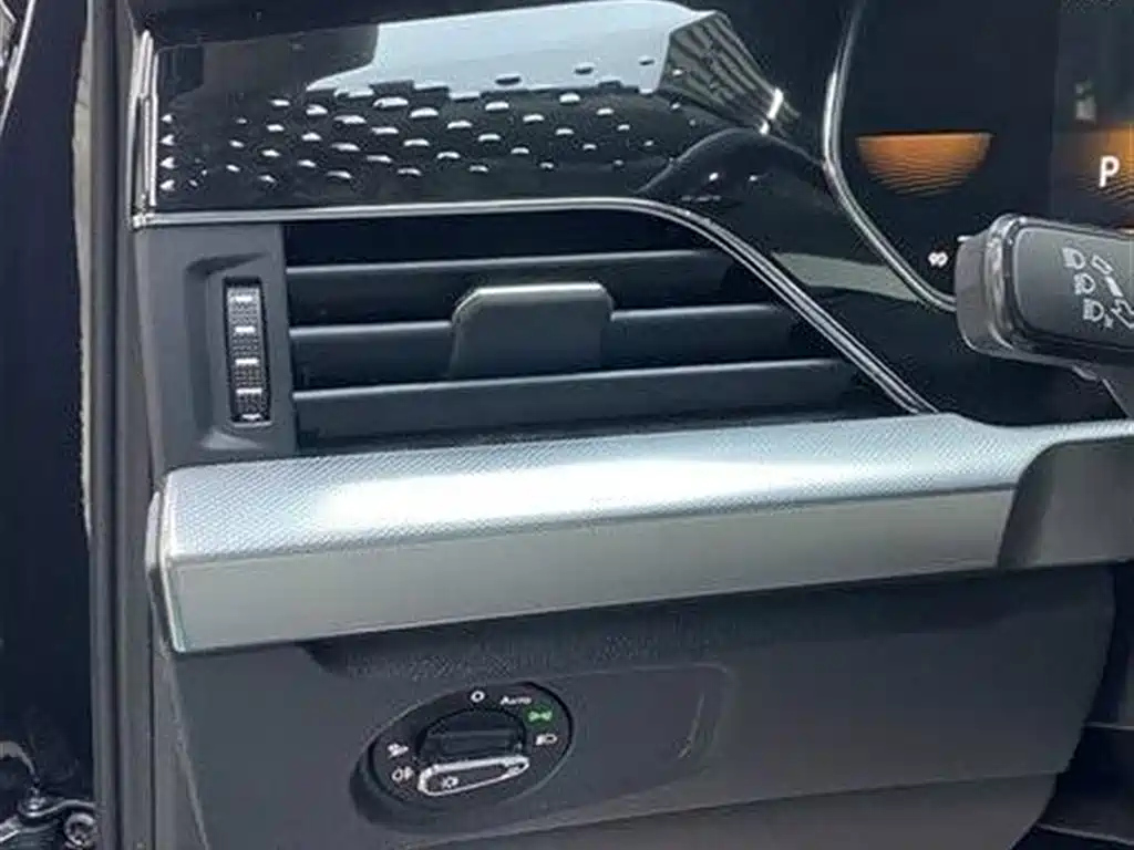 VOLKSWAGEN PASSAT 2024