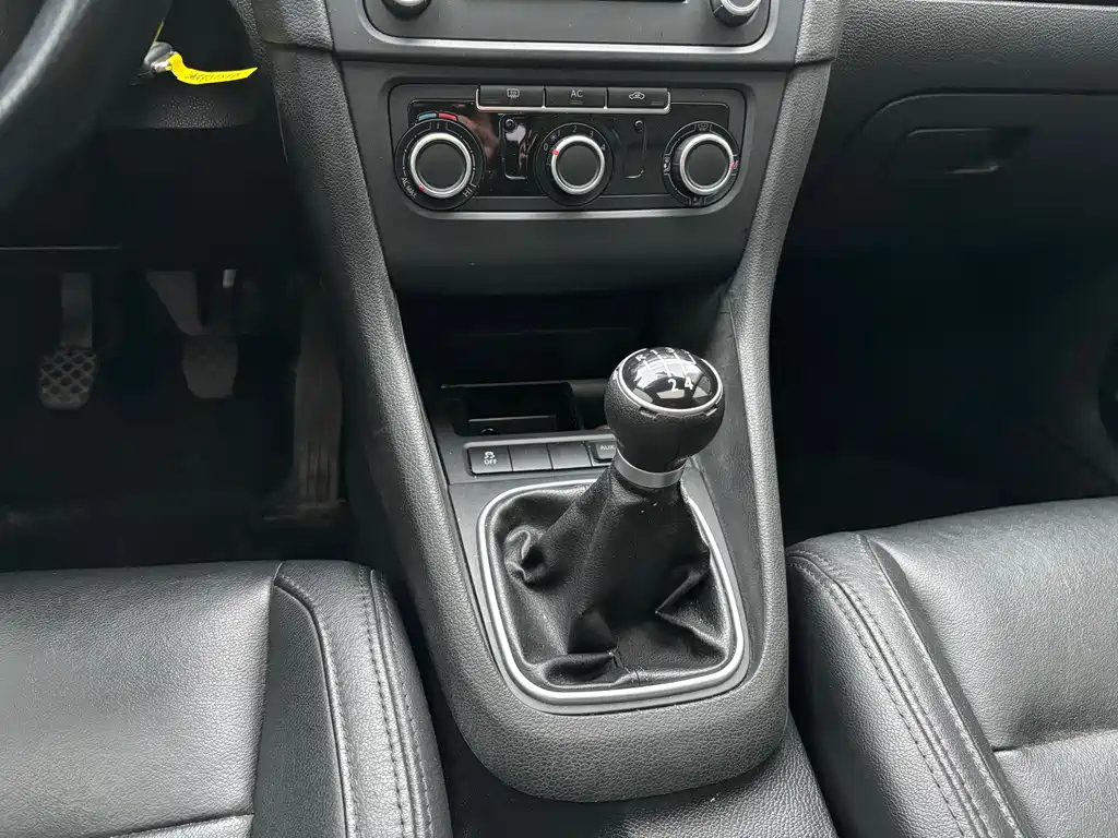 VOLKSWAGEN GOLF 2012
