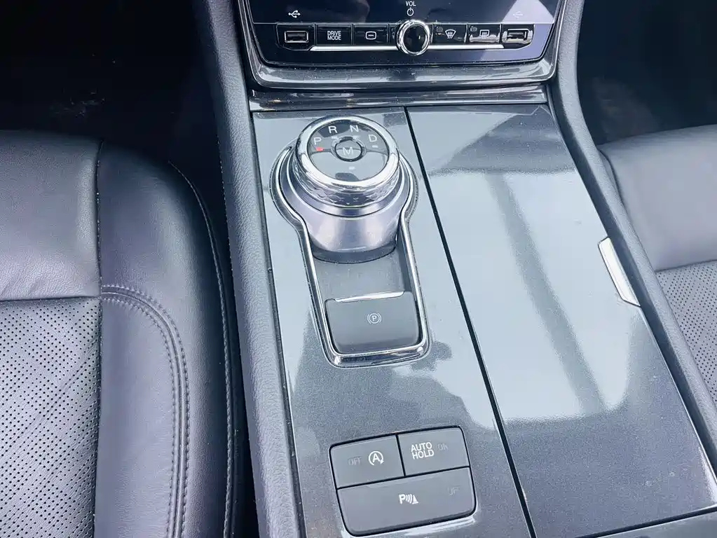 FORD TAURUS 2020