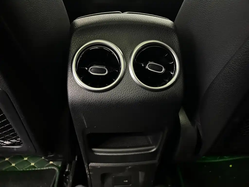 MERCEDES BENZ GLB 2023