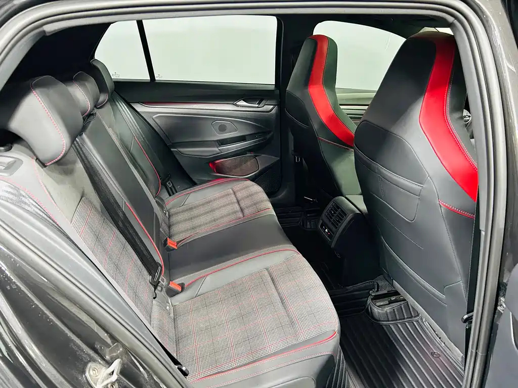 VOLKSWAGEN GOLF 2021