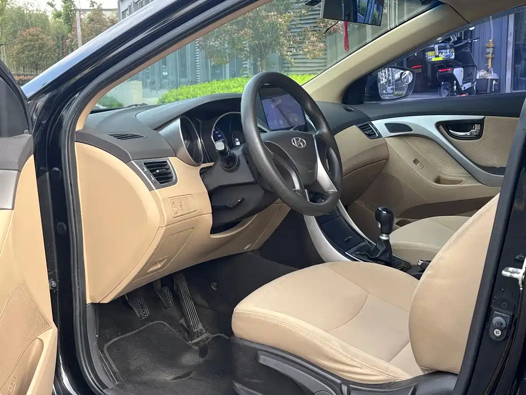 HYUNDAI ELANTRA 2013