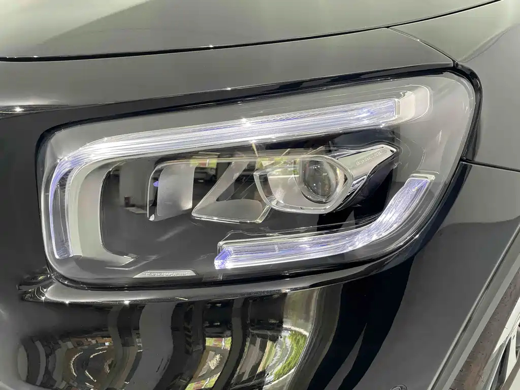 MERCEDES BENZ GLB 2023